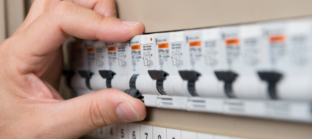 Disjuntor desarmando no quadro elétrico